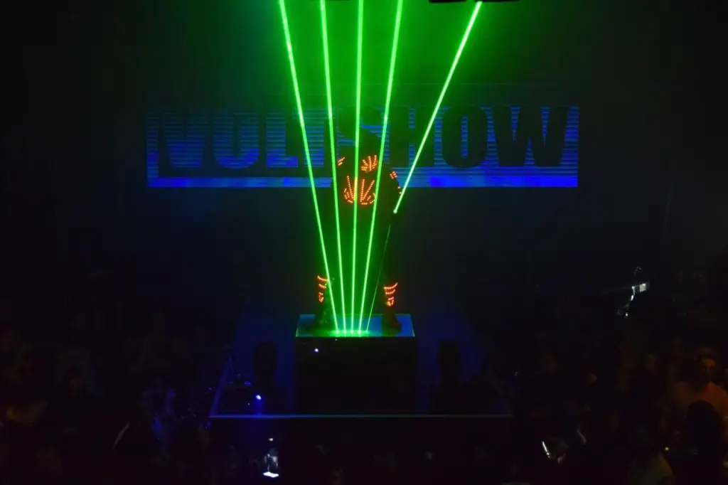 lazerno-shou-1